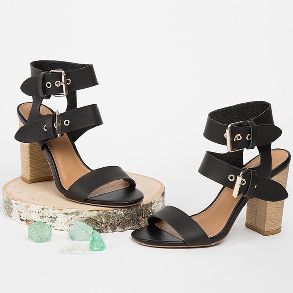 QUPID Shoes - LAST 5.5 Qupid buckle Black Ankle strap stack HEEL